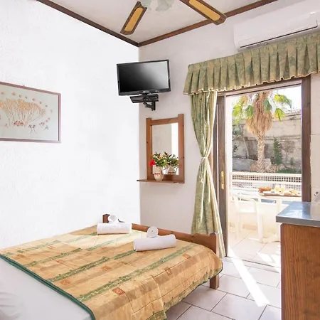 Iliostasi Beach Apartments Hersonissos  Esterno foto