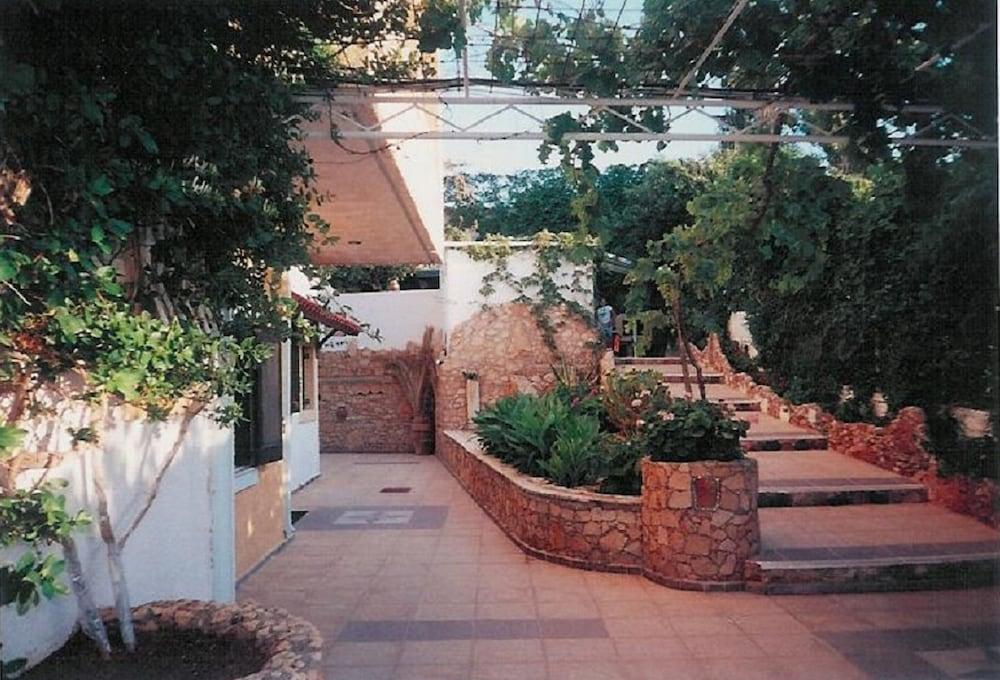 Iliostasi Apartment *